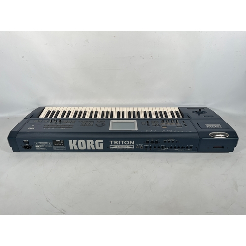 143 - Korg Triton Extreme, Music Workstation