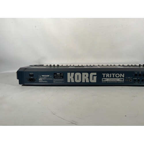 143 - Korg Triton Extreme, Music Workstation