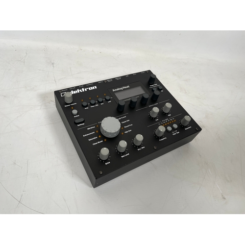 63 - Elekron Analog Heat, Stereo analogue sound processor

Beyond its distortion capabilities, the Analog... 