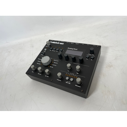 63 - Elekron Analog Heat, Stereo analogue sound processor

Beyond its distortion capabilities, the Analog... 