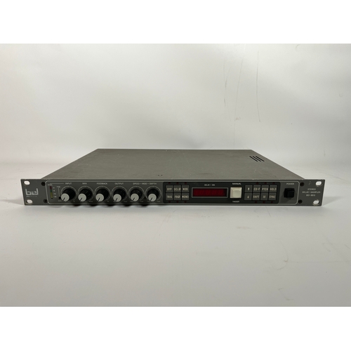 66 - Bel Electronics Stereo Delay-Sampler BD-80S

Early digital delay rack mount unit, sounds absolutely ... 