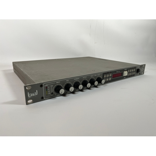 66 - Bel Electronics Stereo Delay-Sampler BD-80S

Early digital delay rack mount unit, sounds absolutely ... 