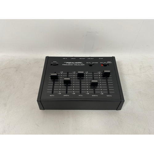 31 - Realistic 4 Channel stereo Mic Mixer + Frequency Equaliser