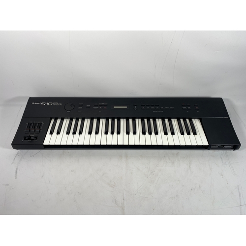 151 - Roland S-10 Digital Sampling Keyboard