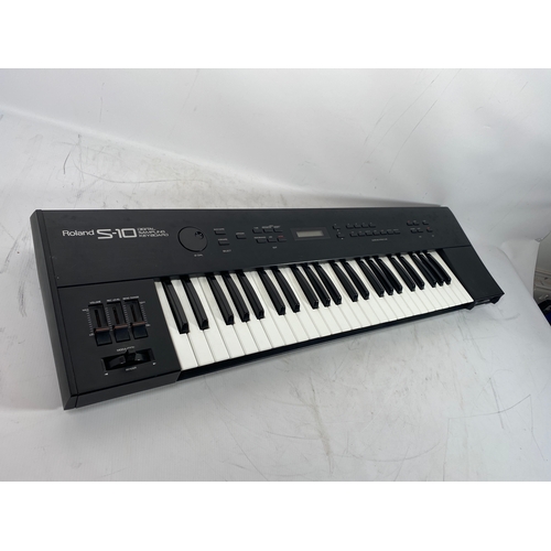 151 - Roland S-10 Digital Sampling Keyboard