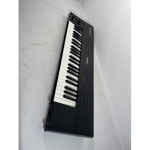 151 - Roland S-10 Digital Sampling Keyboard