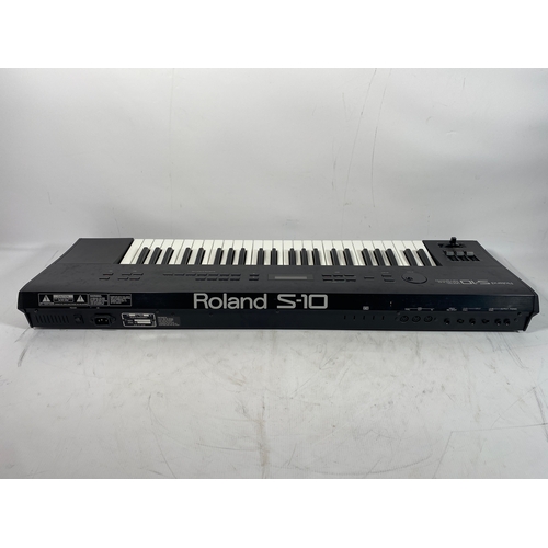 151 - Roland S-10 Digital Sampling Keyboard