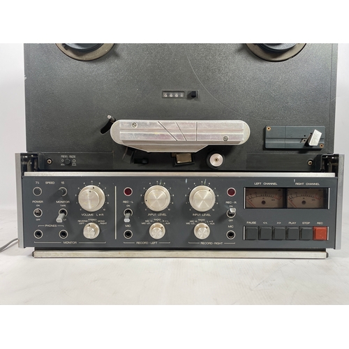 36 - Revox B-77 2 Track tape machine 

A legendary reel to reel, this one has been tested and appears to ... 