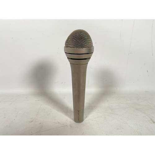 60 - AKG D320 B