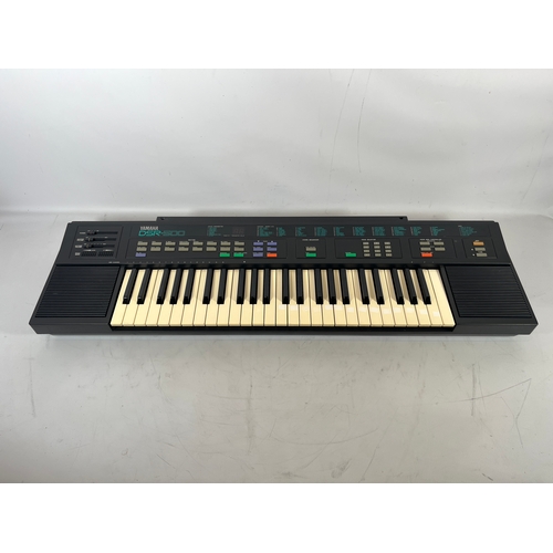 122 - Yamaha DSR-500 Synthesizer Keyboard