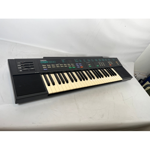 122 - Yamaha DSR-500 Synthesizer Keyboard