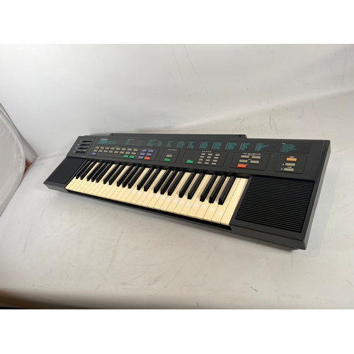 122 - Yamaha DSR-500 Synthesizer Keyboard