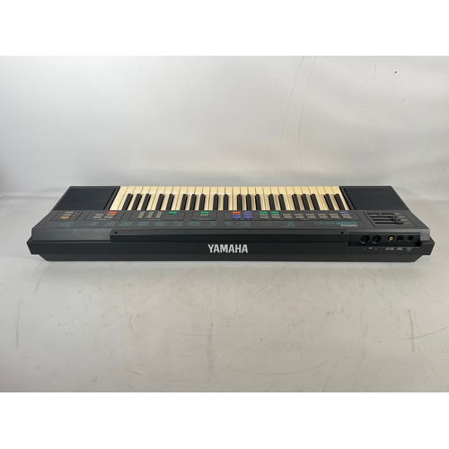 122 - Yamaha DSR-500 Synthesizer Keyboard