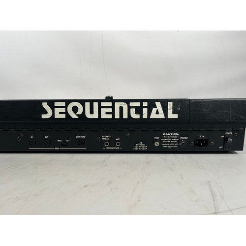 125 - Sequential Prophet 2000 8-voice Polyphonic Synthesizer and Sampling Keyboard