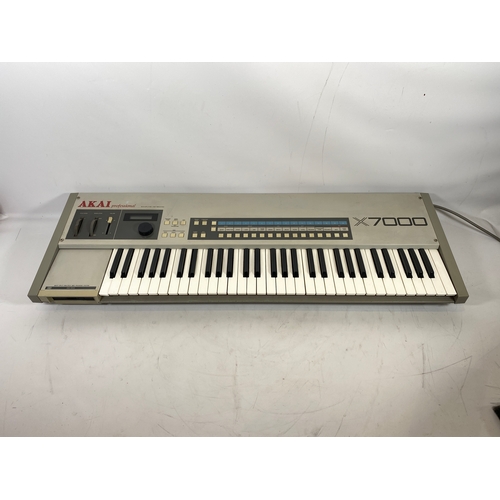 90 - Akai Professional X7000 Sampling Keyboard