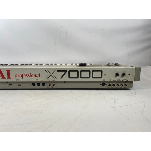 90 - Akai Professional X7000 Sampling Keyboard