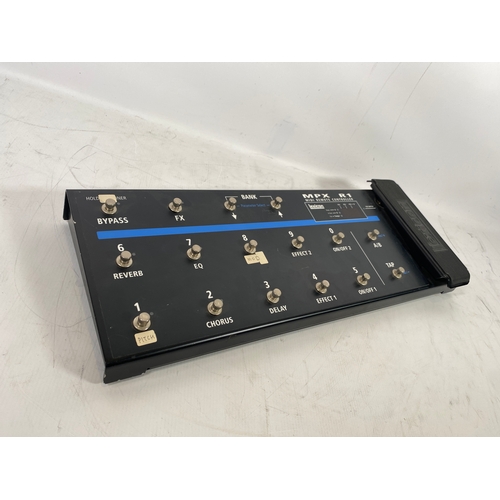 21 - Lexicon MPX R1 Midi Remote Controller Pedalboard

For use with the Lexicon MPX-1 Multi Effects Proce... 