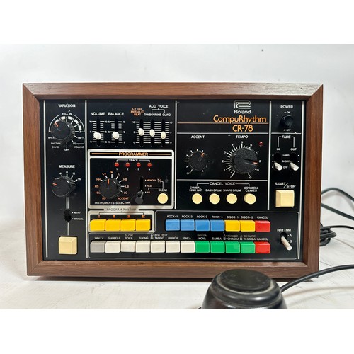 142 - Roland CR-78 CompuRhythm Drum Machine. 220/240v unit with write footswitch.
Powers up but no sound.