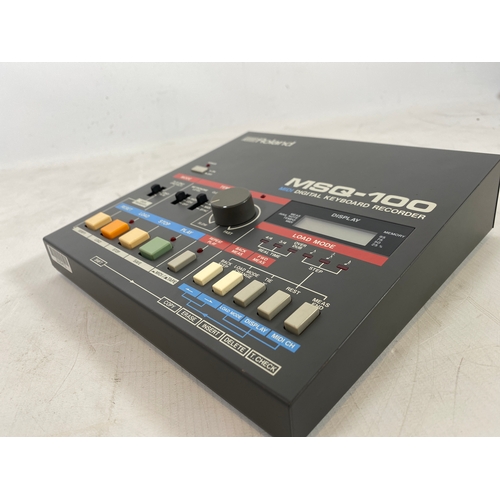 120 - Roland MSQ-100 digital keyboard recorder