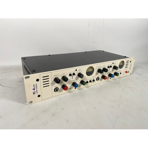 35 - TL Audio Ivory C-5021 Valve Compressor