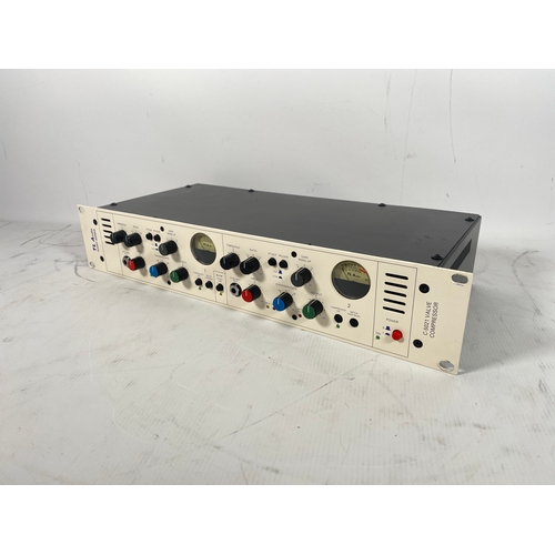 35 - TL Audio Ivory C-5021 Valve Compressor