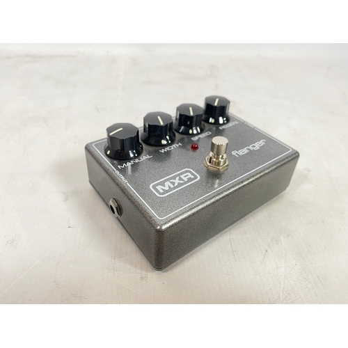 8 - MXR flanger