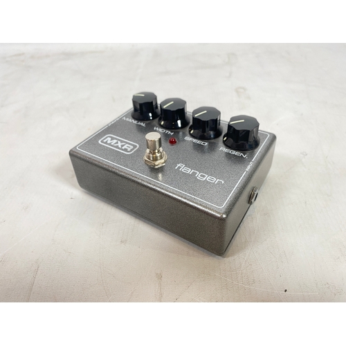 8 - MXR flanger