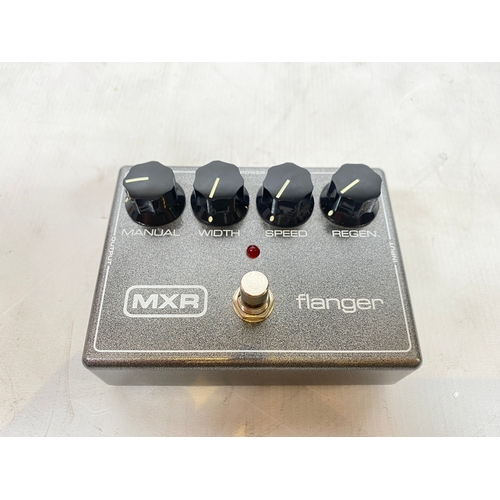 8 - MXR flanger