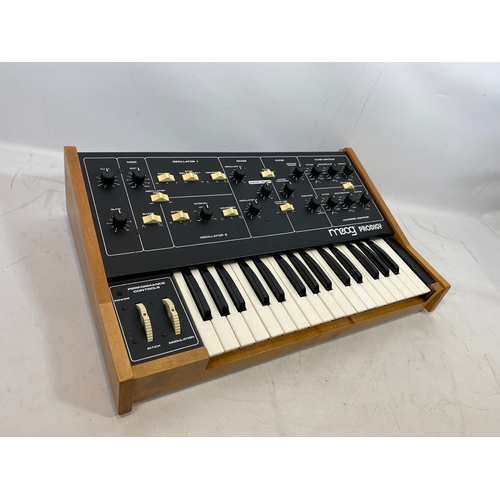 85 - Moog Prodigy Kenton Midi.

Classic vintage Monophonic Analogue Synthesizer with kenton midi kit inst... 