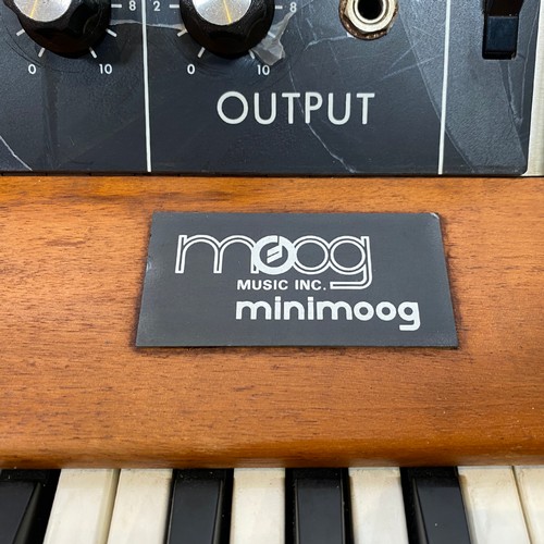 90 - Moog Minimoog Model D, 1972

Stunning early steel panel Minimoog with the glorious rich sound these ... 