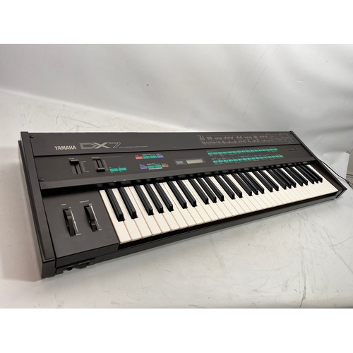 98 - Yamaha DX7 MK 1, Near Mint 

Includes original hard case and music stand