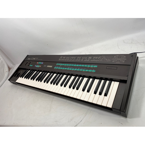 98 - Yamaha DX7 MK 1, Near Mint 

Includes original hard case and music stand