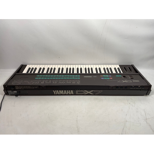 98 - Yamaha DX7 MK 1, Near Mint 

Includes original hard case and music stand