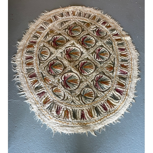 97 - Oval wool felted rug - 157 x 134 cms