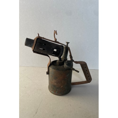 116 - mnda - Vintage Swedish Optimus 441 paraffin blow lamp