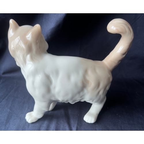 81 - Vintage NAO by Liadro porcelain cat figurine. 13cm tall.