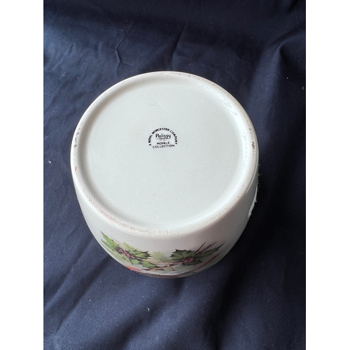 90 - CHSW. Selection of ceramic items. Noritake delphine tea pot, wedgwood clementine vase etc