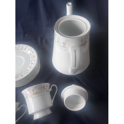 106 - CHSW - Tea / Coffee set,  Crown Ming 'Susan'