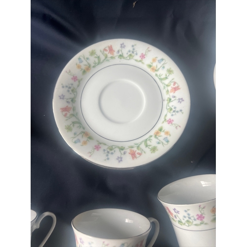 106 - CHSW - Tea / Coffee set,  Crown Ming 'Susan'
