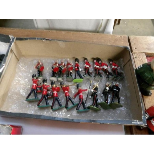 161 - 6 trays of lead soldiers and 6 other soldiers