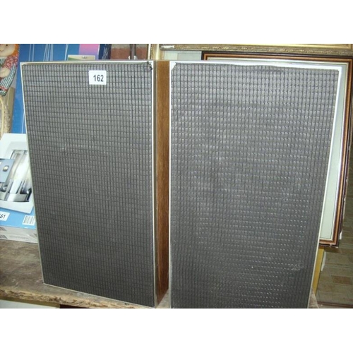 162 - 2 speaker cabinets