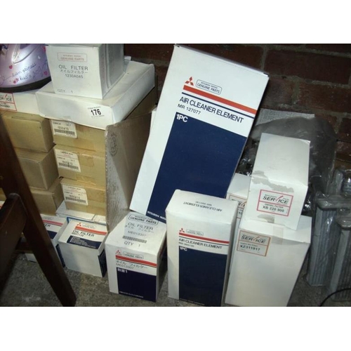 176 - A large quantity of new air filters