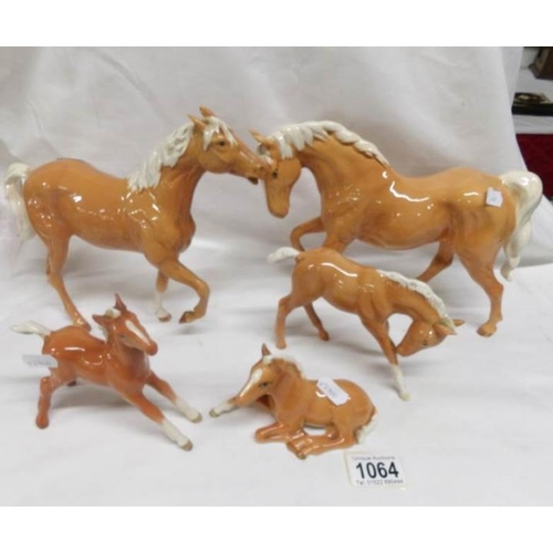 1064 - 2 Large Beswick horses and 3 smaller examples