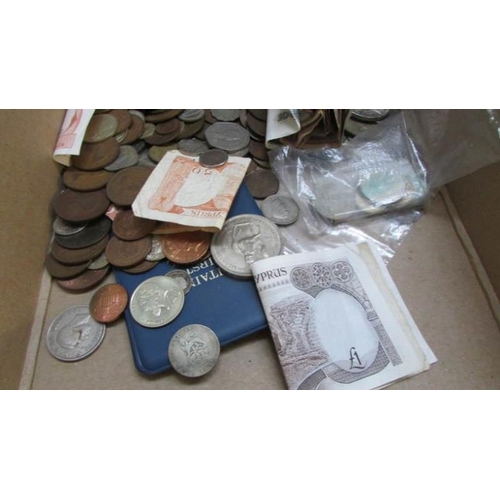 116 - A mixed lot of coins and bank notes