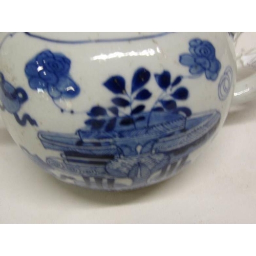 1205 - A small Chinese blue and white teapot with cover, Kangxi period (1662-1772)