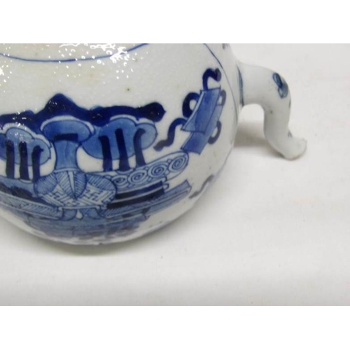 1205 - A small Chinese blue and white teapot with cover, Kangxi period (1662-1772)