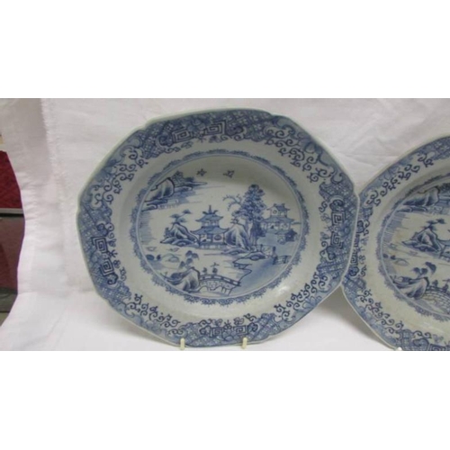 1209 - A pair of early Chinese blue and white plates