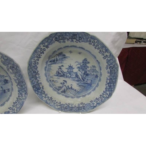 1209 - A pair of early Chinese blue and white plates