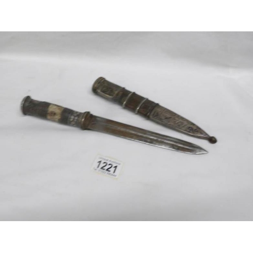 1221 - An early 20th century Indian silver hilted knife with scabbard