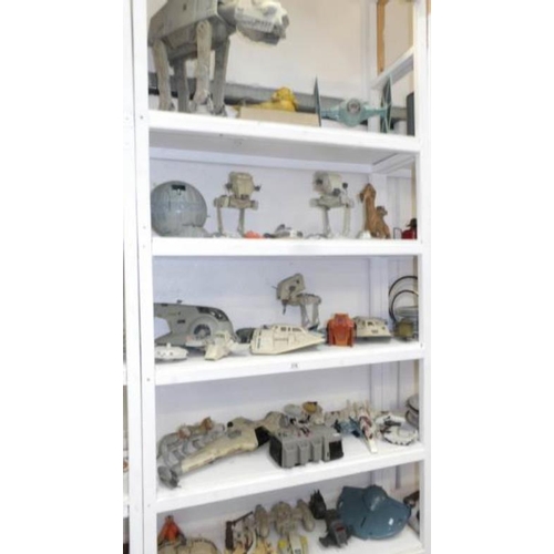 276 - A large quantity of Star wars toys and models